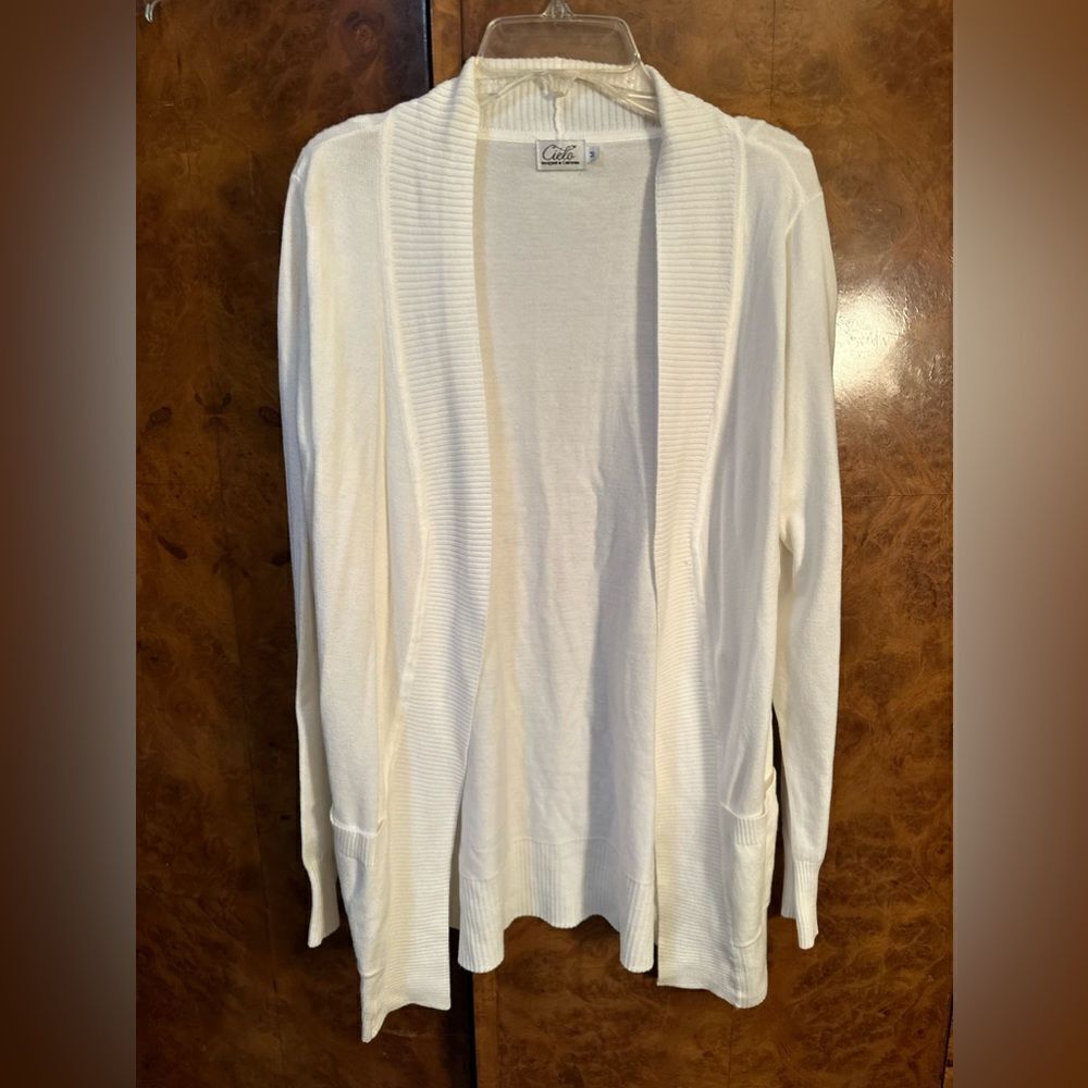 The must have white cardigan staple